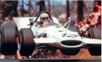 McLaren Formel 1, Nürburgring, 1969  Auf dem Sprung am Ring, nur Augenblicke vor seinem Unfall. Das Rad, das Mario Andretti verloren hatte, kostete ihn um ein Haar das Leben.  © Vic Elford, Perfekt Porsche Fahren.