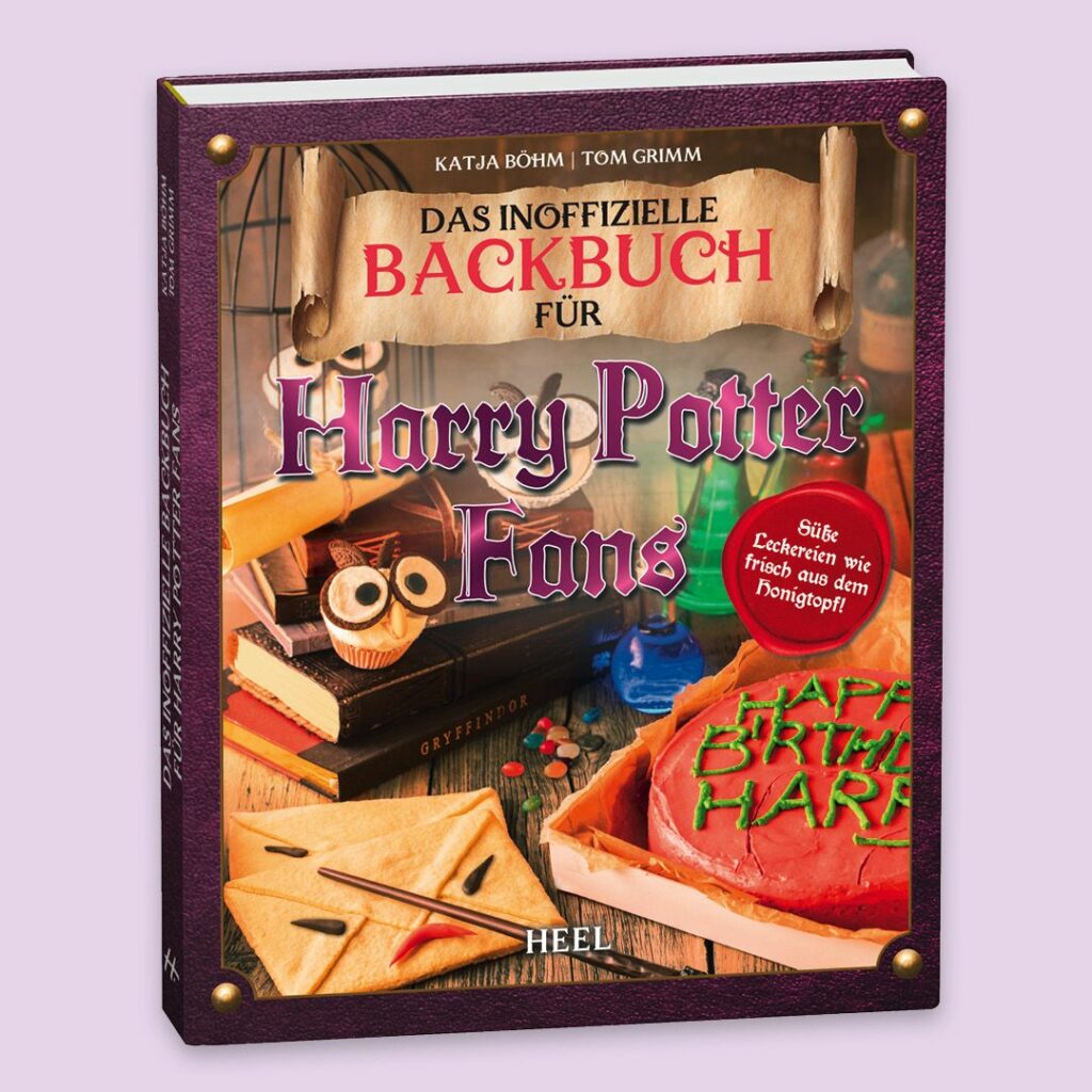 Magische Rezepte wie die Apfelstrudel-Shots findet ihr in unserem inoffiziellen Backbuch für Harry Potter Fans!