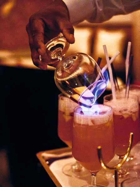 Indische Getränke, Cocktails wie der Teepunsch werden in einem Dishoom serviert.